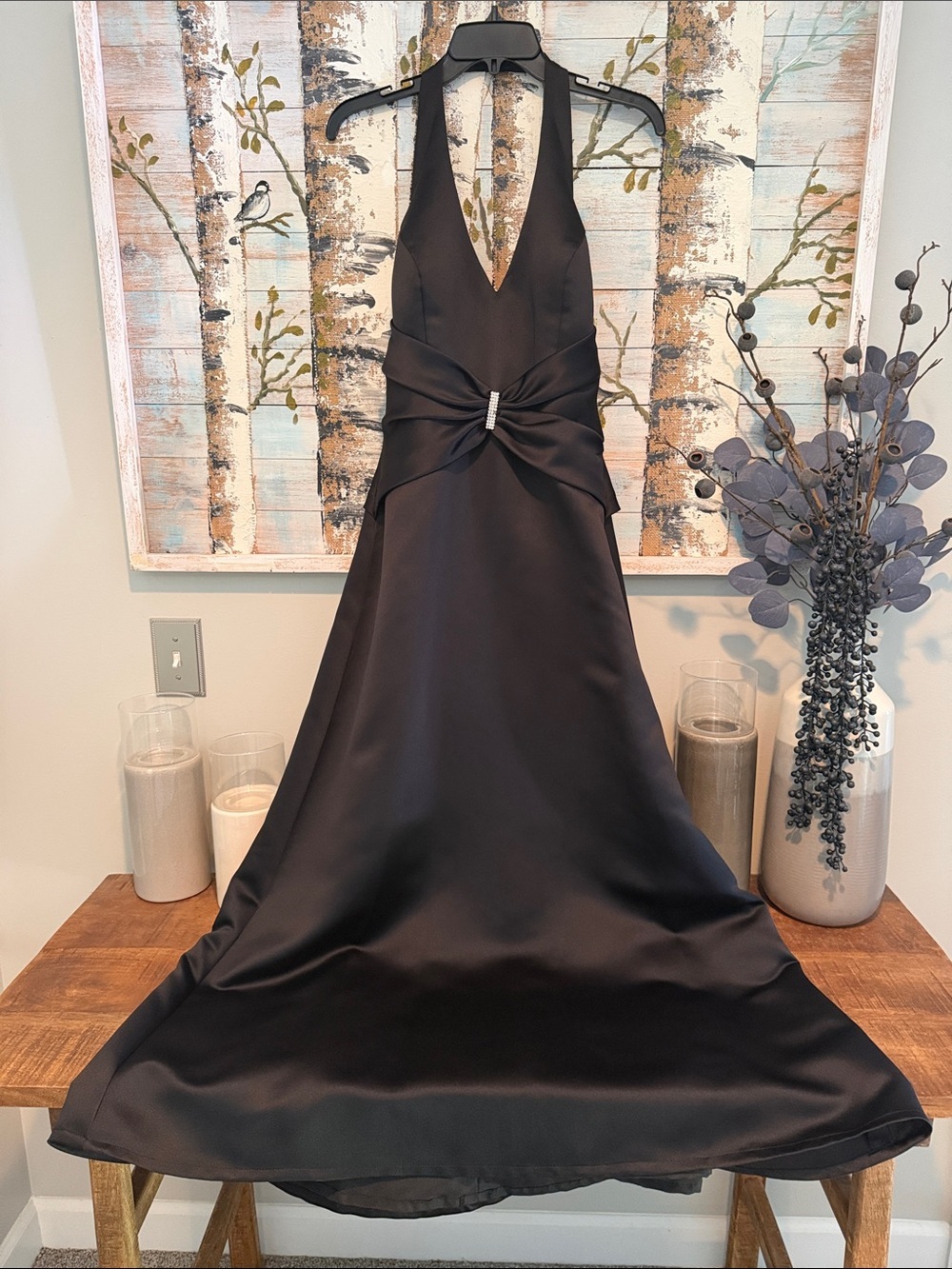 Elegant Black Halter Evening Dress with Waist Knot Accent by Jordan